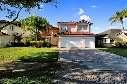 9324 SW 212th Ter, Cutler Bay, FL 33189