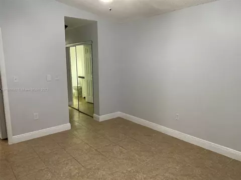2852 W 75th St, Hialeah, FL 33018 photo 10