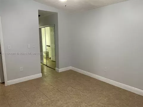 2852 W 75th St, Hialeah, FL 33018 photo 10