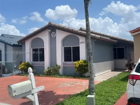 2852 W 75th St, Hialeah, FL 33018 photo 2