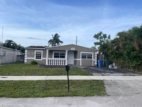 420 NW 52nd St, Oakland Park, FL 33309