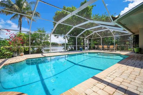 9820 Dunhill Dr, Miramar, FL 33025