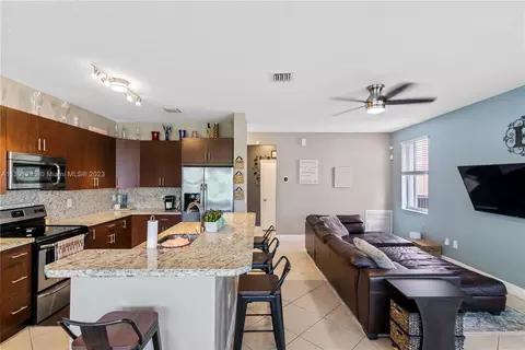 15240 NW 6th Ct, Pembroke Pines, FL 33028