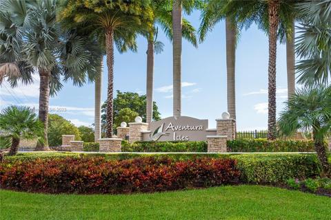 784 NE 191st Ter, Miami, FL 33179