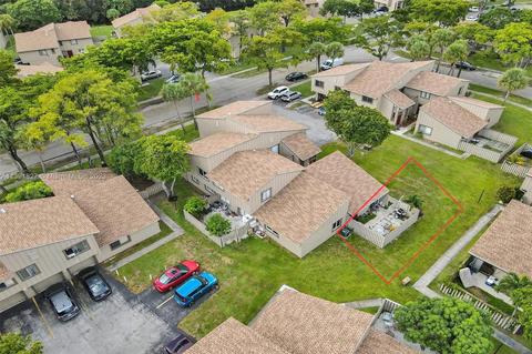 5615 NW 21st St #8-C, Lauderhill, FL 33313