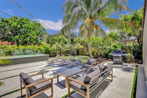 925 NE 4ct, Hallandale Beach, FL 33009