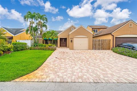 8053 NW 191st St, Hialeah, FL 33015