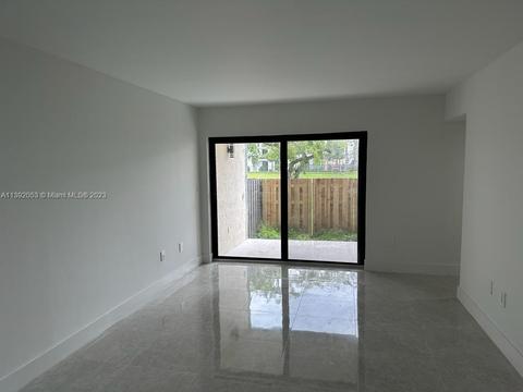 9425 Fontainebleau Blvd #109, Miami, FL 33172