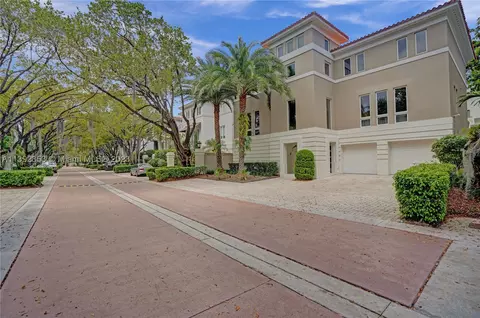 3521 Bayshore Villas Dr, Miami, FL 33133