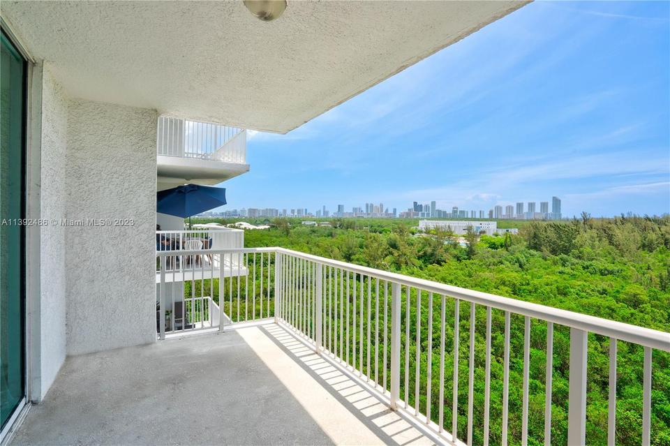  15051 Royal Oaks Ln #904, North Miami, FL 33181 photo 6