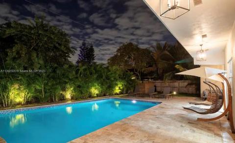 370 NE 146th Ter, Miami, FL 33161