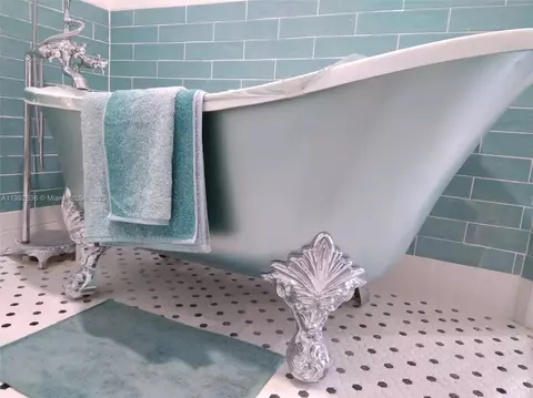 6472 Lincoln St, Hollywood, FL 33024