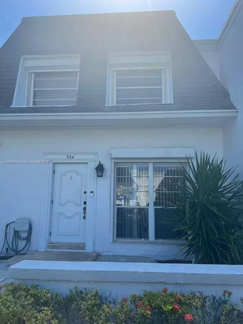 934 NE 27th Ave, Hallandale Beach, FL 33009