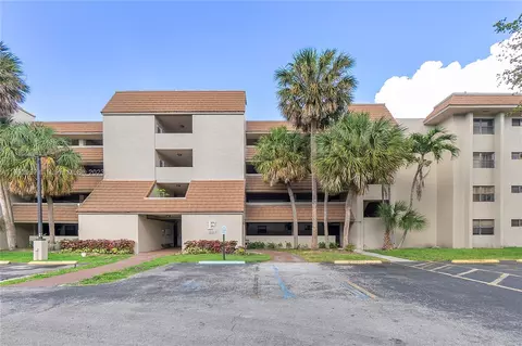 511 Ives Dairy Rd #405-6, Miami, FL 33179