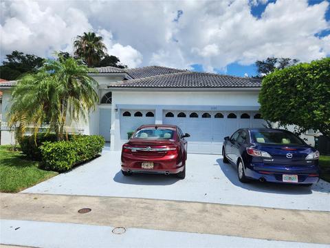 8725 NW 76th Pl, Tamarac, FL 33321