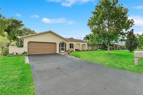 2727 NW 98th Way, Coral Springs, FL 33065