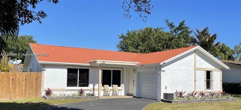 8681 NW 3rd St, Pembroke Pines, FL 33024