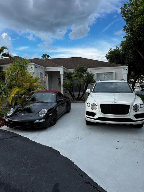 9757 SW 221st St, Cutler Bay, FL 33190