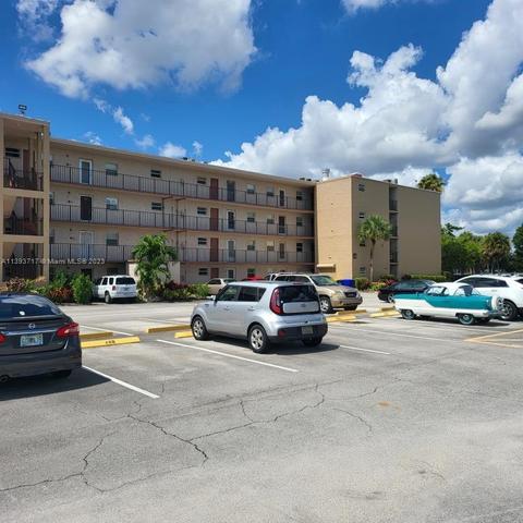 225 Bonnie Blvd #102, Palm Springs, FL 33461