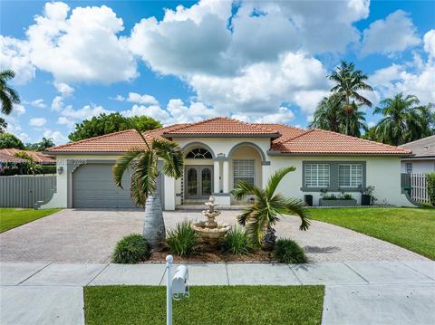 15736 SW 98th St, Miami, FL 33196