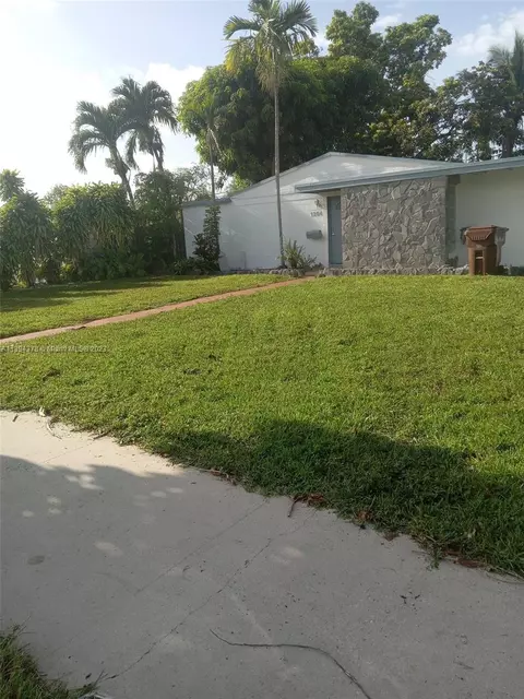 1364 W 60th Ter, Hialeah, FL 33012