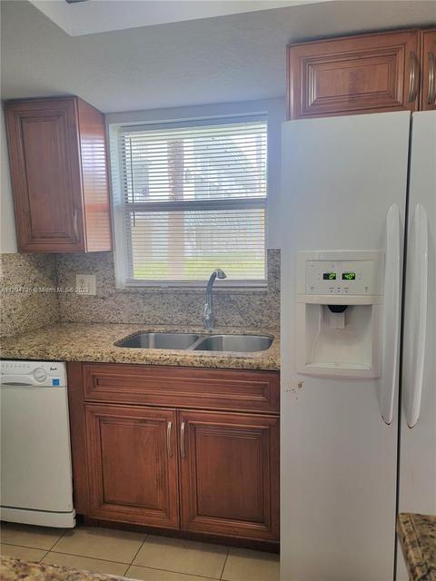 8510 Sunrise Lakes Blvd #105, Sunrise, FL 33322