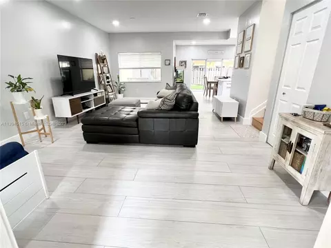 13270 SW 142nd Ter, Miami, FL 33186