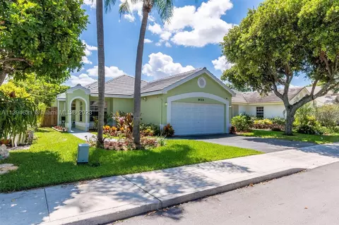 9314 Arborwood Cir, Davie, FL 33328