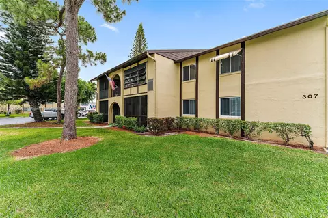 307 Pine Ridge Cir #D-2, Greenacres, FL 33463