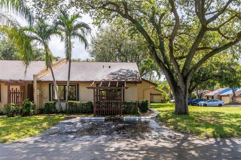 1541 NW 98th Ter, Pembroke Pines, FL 33024