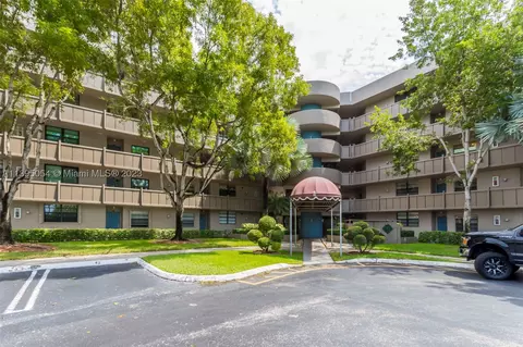 901 Colony Point Cir #418, Pembroke Pines, FL 33026