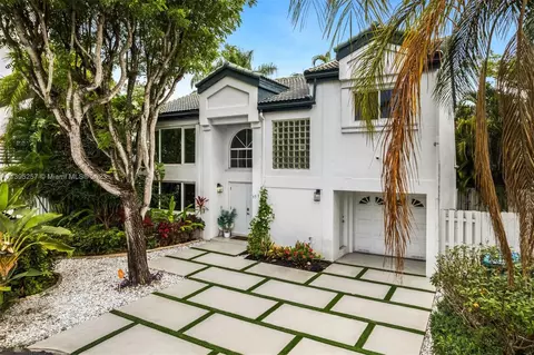 351 NE 212th St, Miami, FL 33179