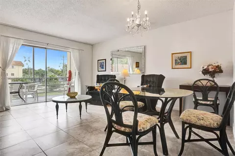 4043 NW 16th St #212, Lauderhill, FL 33313