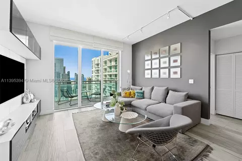 950 Brickell Bay Dr #4105, Miami, FL 33131