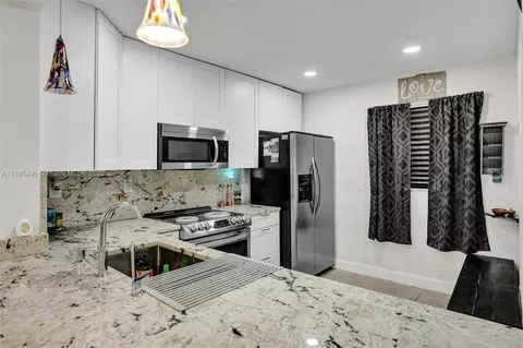 2800 Somerset Dr #112J, Lauderdale Lakes, FL 33311