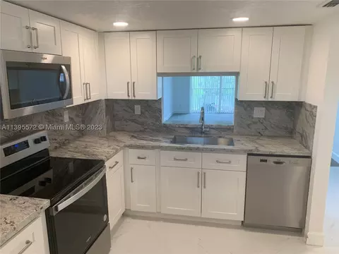 1075 Riverside Dr #401, Coral Springs, FL 33071