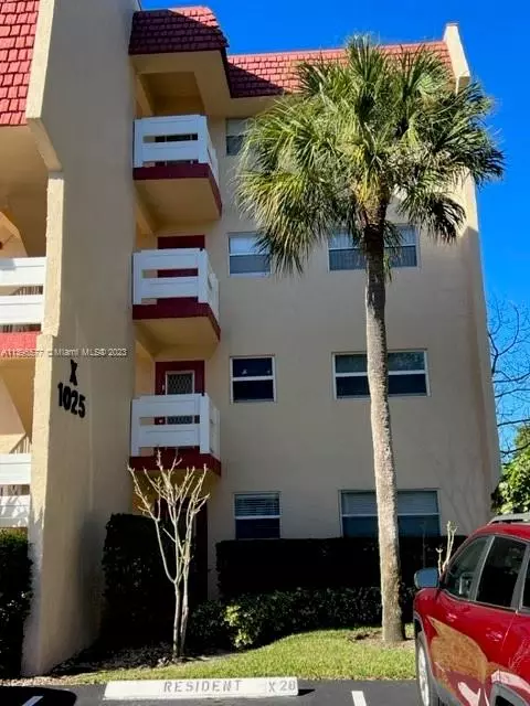 1025 Country Club Dr #109, Margate, FL 33063