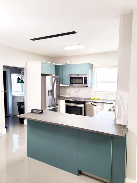 1752 NW 44th St, Miami, FL 33142