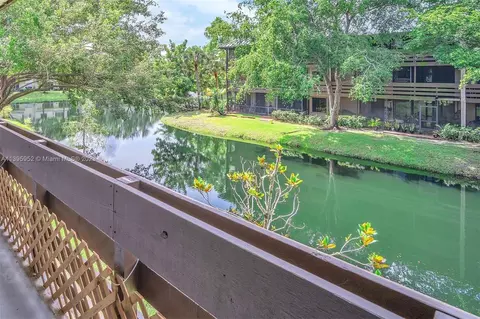 120 SW 96th Ter #202, Plantation, FL 33324