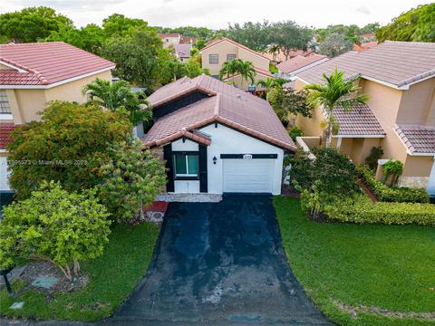 6321 NW 180th Ter, Hialeah, FL 33015