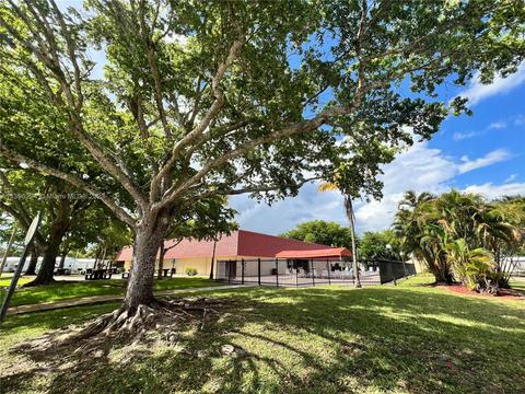 620 NW 217th Ter, Pembroke Pines, FL 33029