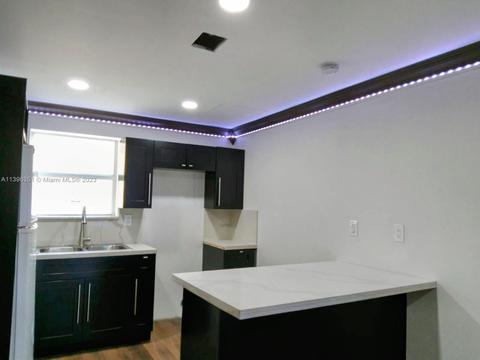 2720 NW 29th St, Miami, FL 33142