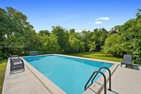 150 NW 156th St, Miami, FL 33169