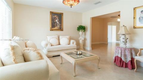 110 W 39th Pl, Hialeah, FL 33012 photo 5