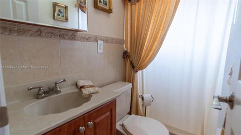 110 W 39th Pl, Hialeah, FL 33012 photo 13