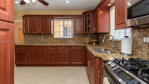 110 W 39th Pl, Hialeah, FL 33012 photo 25