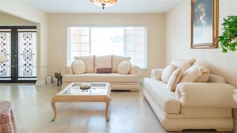 110 W 39th Pl, Hialeah, FL 33012 photo 6