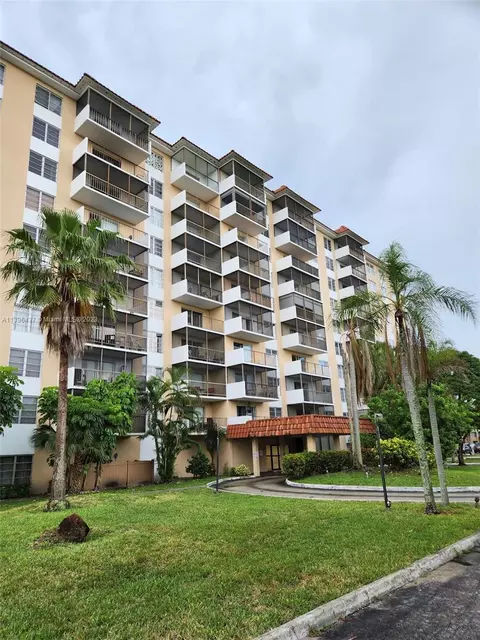 4174 Inverrary Dr #1013, Lauderhill, FL 33319