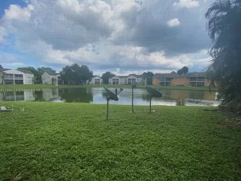 2521 NW 56th Ave #103, Lauderhill, FL 33313