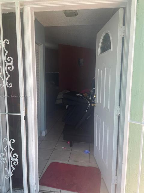 2672 W 72nd St, Hialeah, FL 33016 photo 2